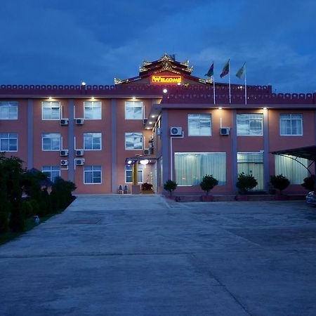Myat Nan Taw Hotel Loikaw Bagian luar foto