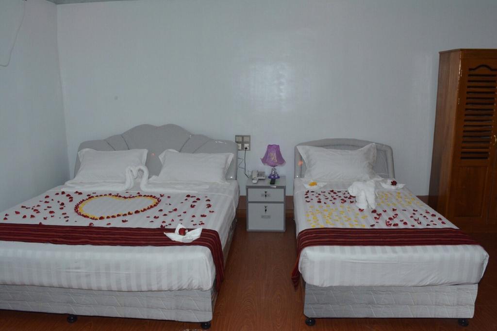 Myat Nan Taw Hotel Loikaw Bagian luar foto