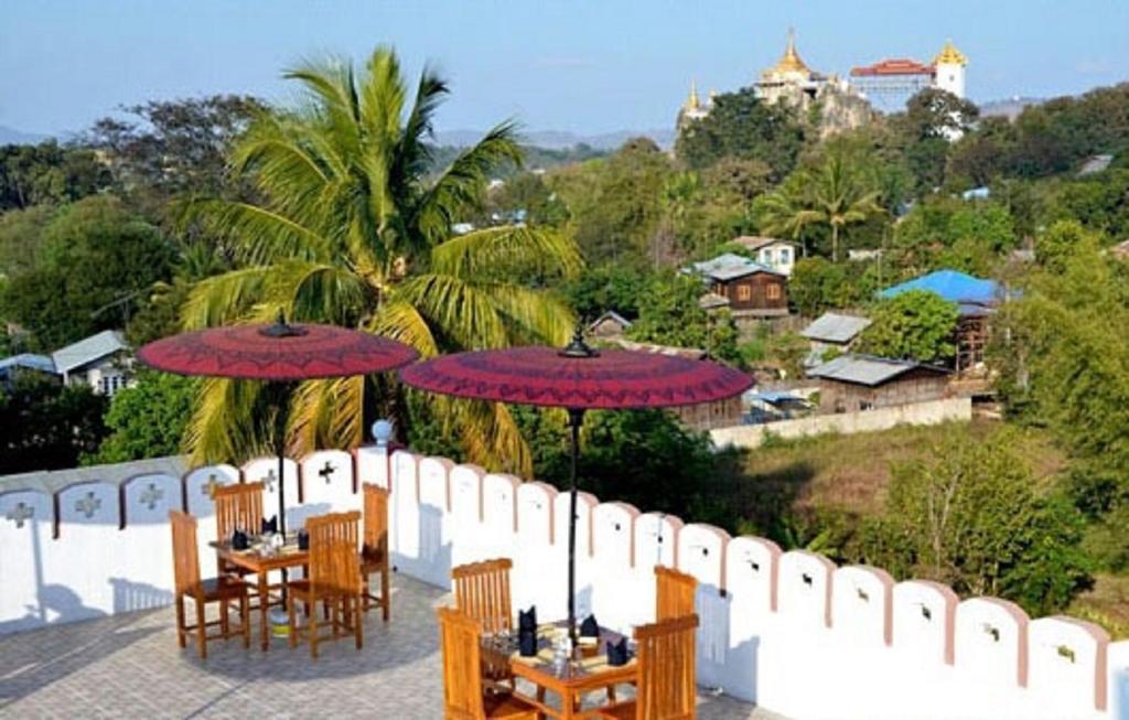 Myat Nan Taw Hotel Loikaw Bagian luar foto