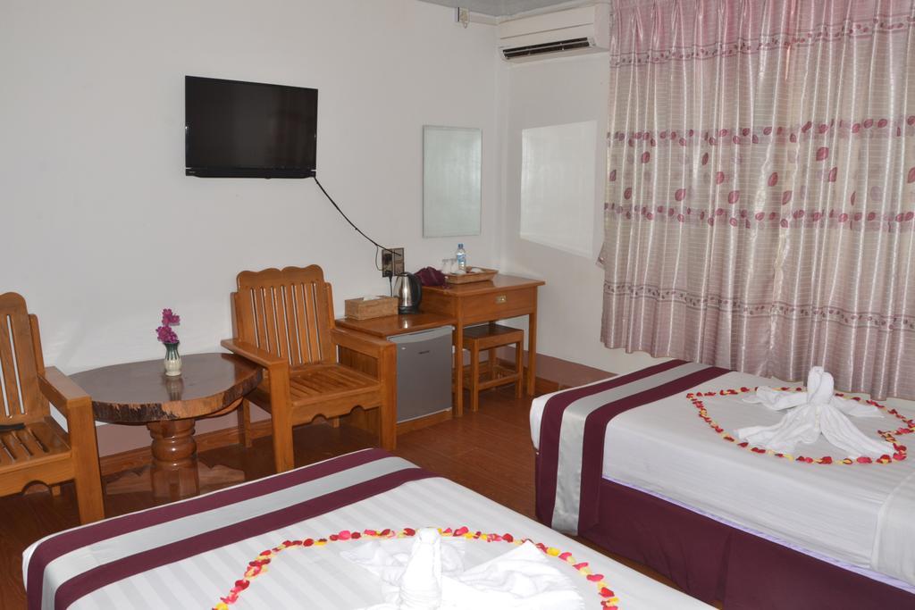 Myat Nan Taw Hotel Loikaw Bagian luar foto