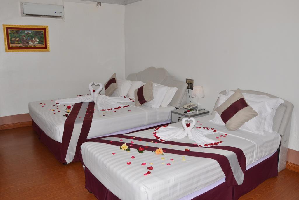 Myat Nan Taw Hotel Loikaw Bagian luar foto
