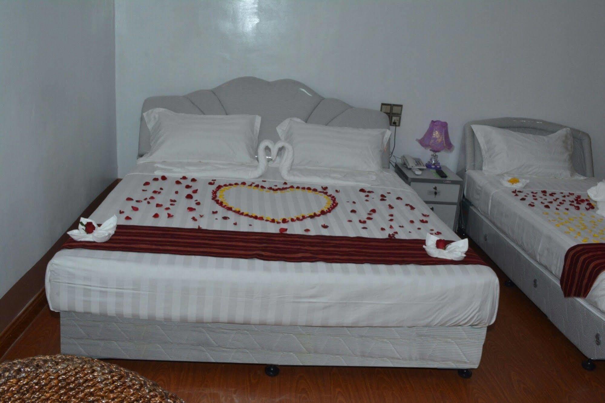 Myat Nan Taw Hotel Loikaw Bagian luar foto
