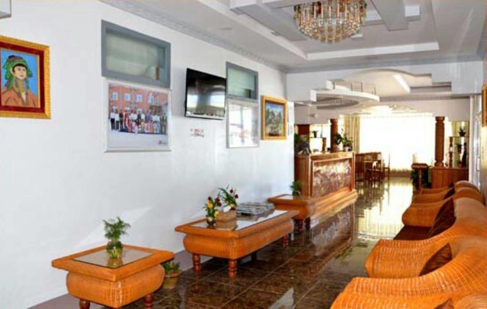 Myat Nan Taw Hotel Loikaw Bagian luar foto