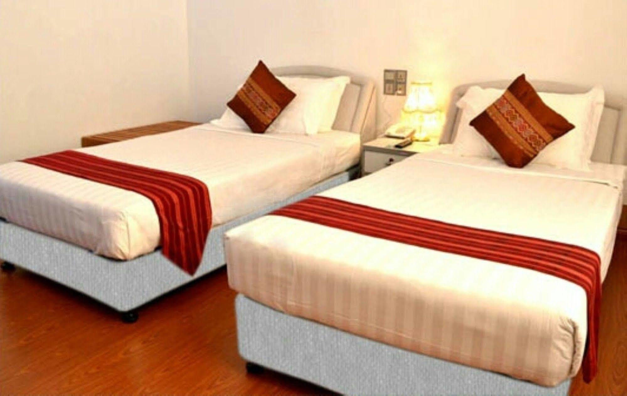 Myat Nan Taw Hotel Loikaw Bagian luar foto
